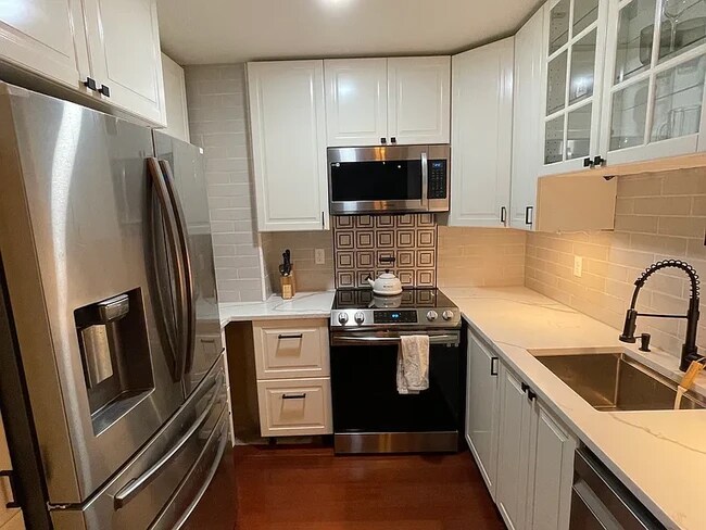 2429 Locust St unit 421, Philadelphia, PA 19103 - photo 2