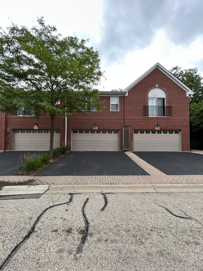 2375 Chelsea Rd, Northbrook, IL 60062 - photo 3