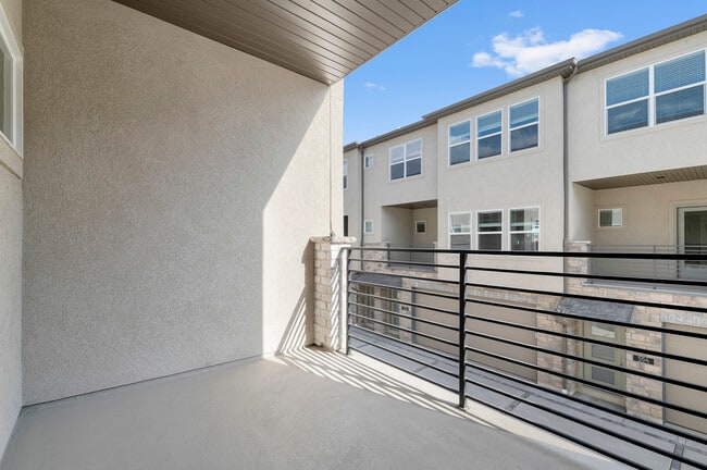 566 N Buffalo Grass Ln, Lindon, UT 84042 - photo 4