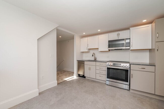 361 Miller Ave unit 4, Portsmouth, NH 03801 - photo 6