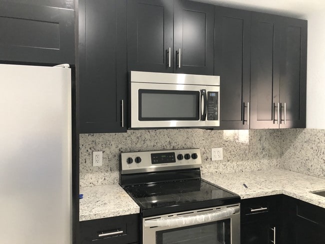 634 SE 4th Place, Hialeah, FL 33010 - photo 2