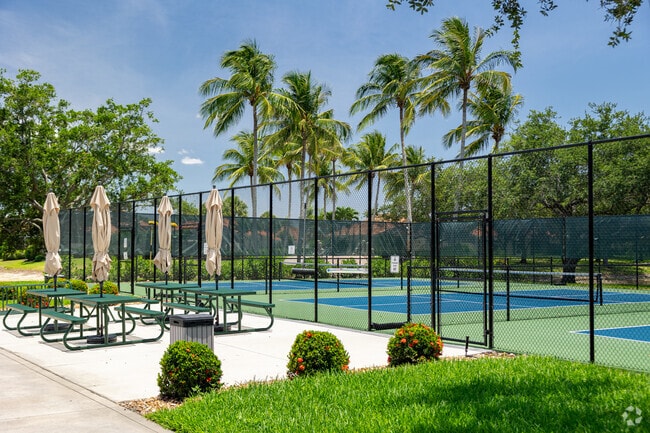Village Walk of Naples has nicely maintained tennis and pickleball courts.
