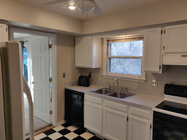 3158 Oak St, Kansas City, MO 64111 - photo 4