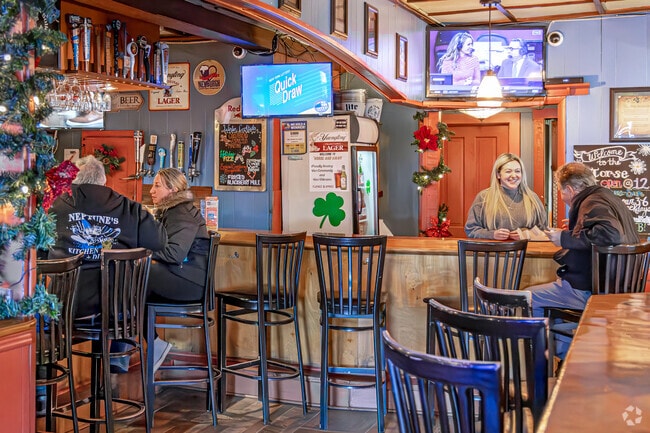 The Horse & Sulky Pub is one of the finest casual eateries near Hamptonburgh.