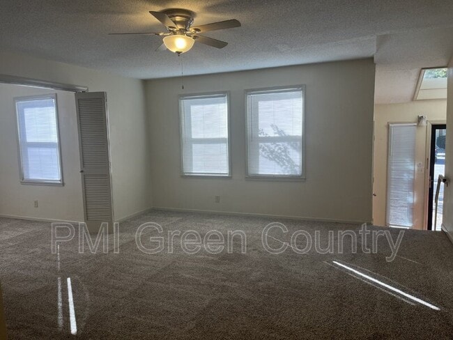 1427 E 38th Place unit D, Tulsa, OK 74105 - photo 5