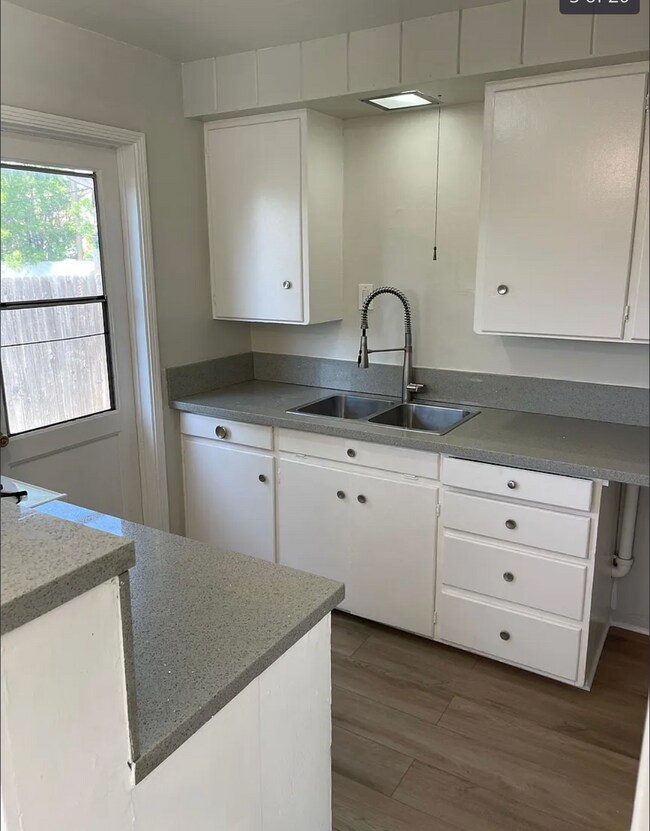 555 S Indian Hill Blvd, Claremont, CA 91711 - photo 5