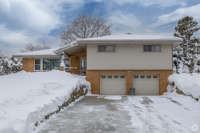Brookfield Township has many lovely Split-Level Homes spread throughout the city.