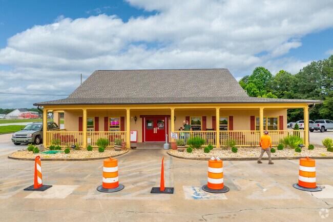 Loretta's Country Kitchen is one of Oakwood's locally owned restaurants.