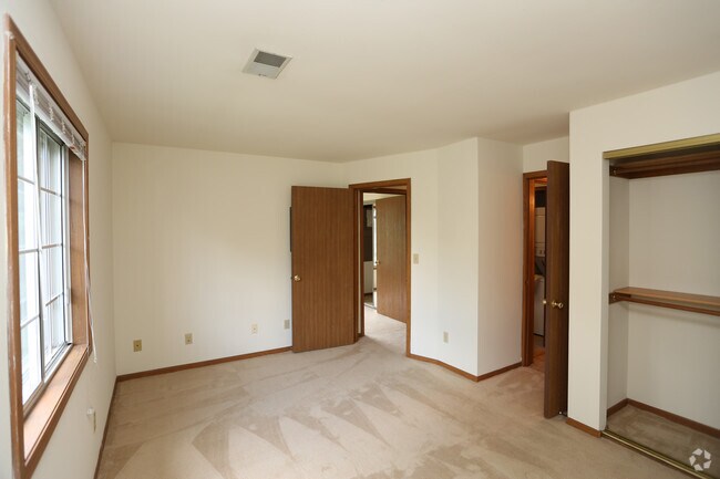 Foxhaven, Waukesha, WI 53186 - photo 6