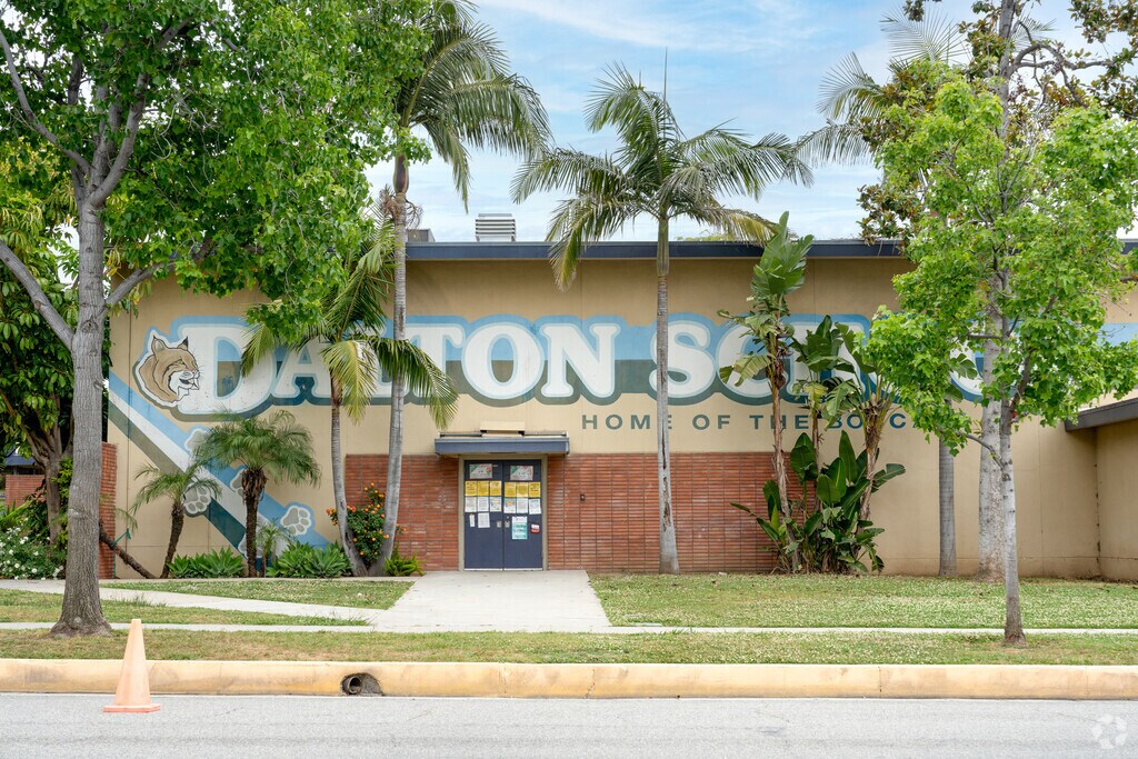 Dalton Elementary School in the city of Azusa has palm trees right by the front with large font.