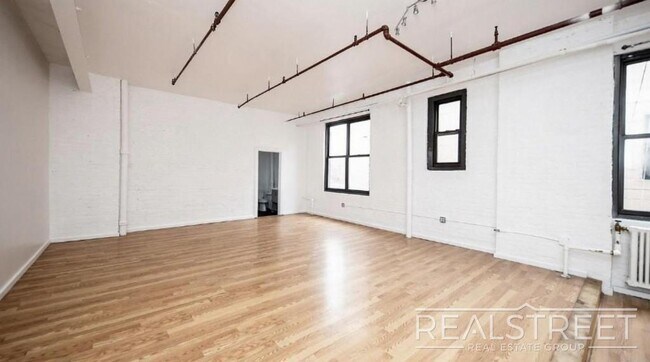 950 Hart St unit 304, New York, NY 11237 - photo 4