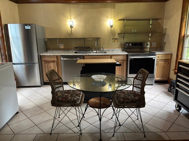 826 Jones Mill Rd unit Blue Cottage studio, Central, SC 29630 - photo 6