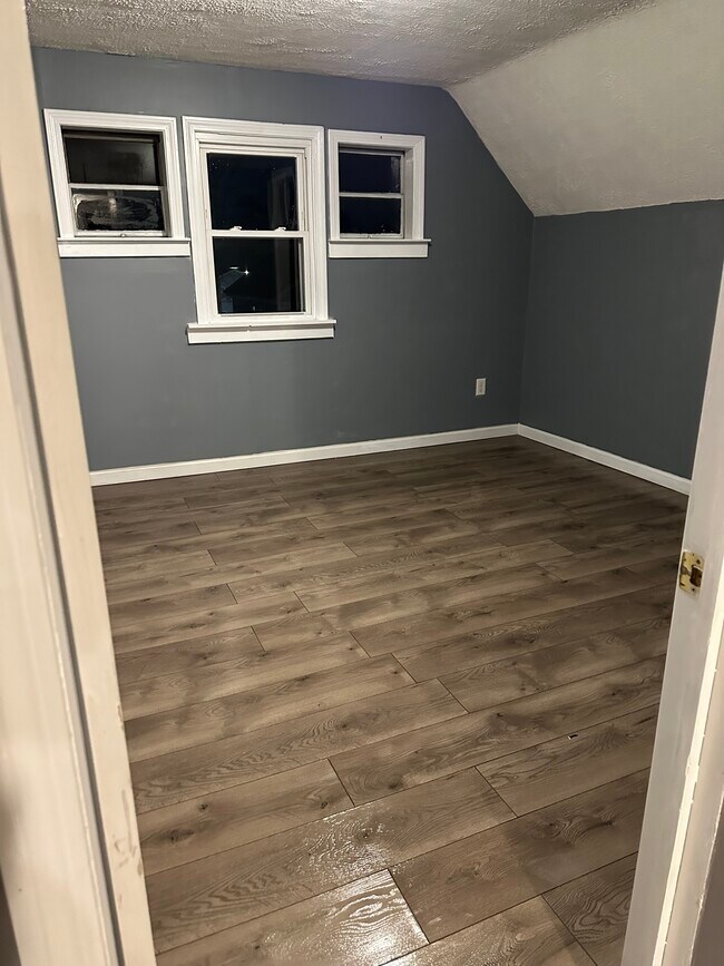 405 Blatchley Ave unit 2nd Floor, New Haven, CT 06513 - photo 6