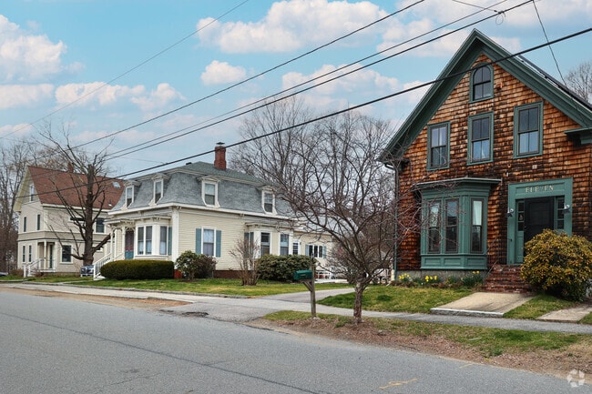 A variety of historic homes are found throughout Essex.