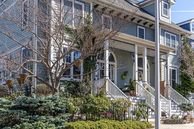 Homes in Fort Hill include multifamily homes with shared yards and driveways.