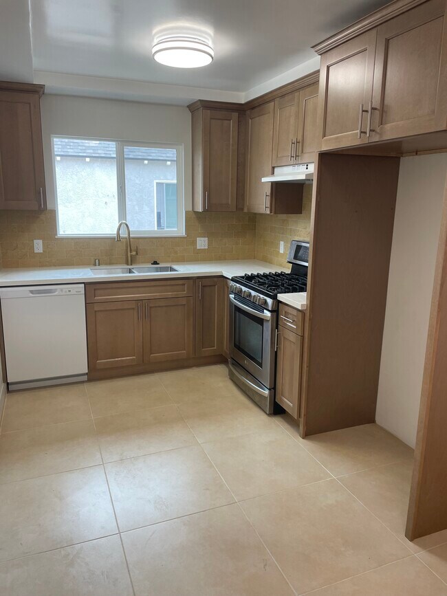 127 E A St unit 135, Port Hueneme, CA 93041 - photo 3