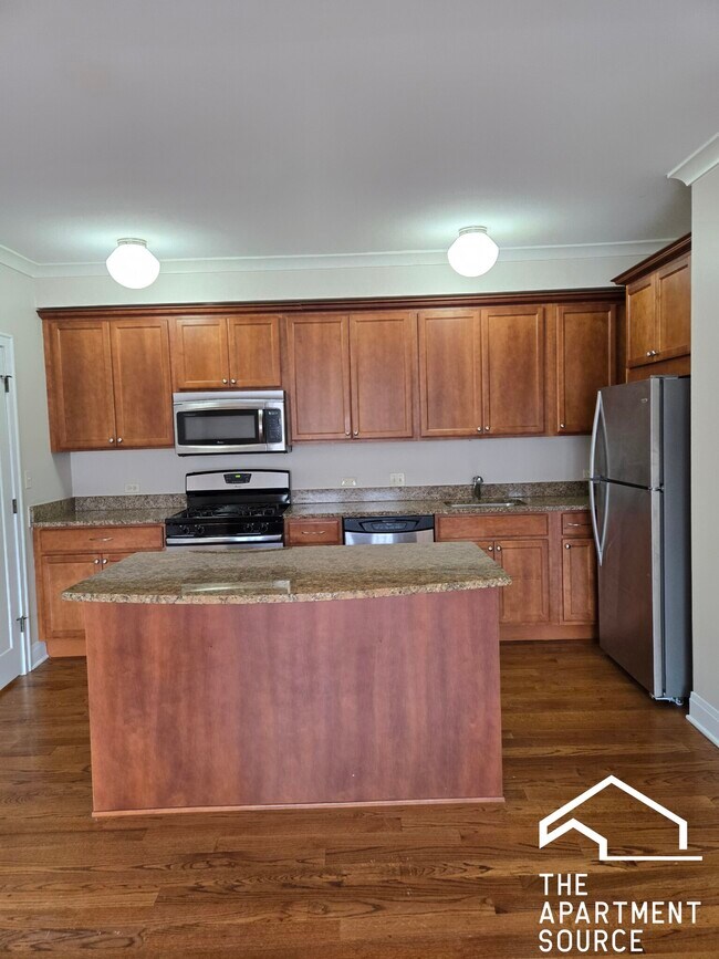 2704 W Ainslie St unit 2, Chicago, IL 60625 - photo 2