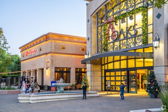 The Oaks Mall in Thousand Oaks is the largest mall in Ventura County.