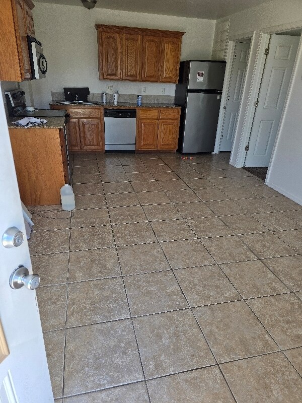 63050 E 285 Ct unit D, Grove, OK 74344 - photo 6