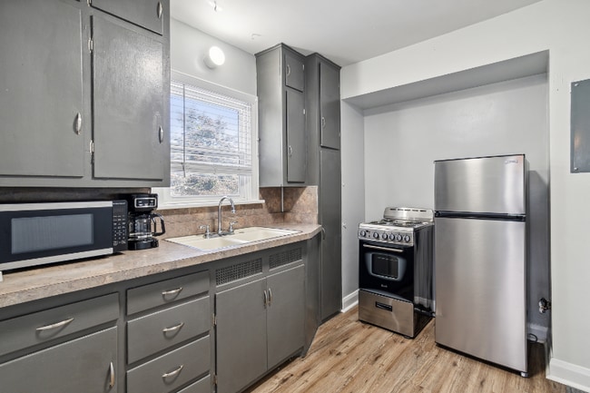 4135 Jackman Rd unit D, Toledo, OH 43612 - photo 4