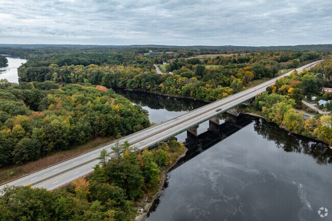 Livermore residents can access I-95 for easy traveling.