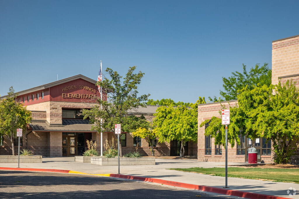 Hidden Springs Elementary School front entrance.
