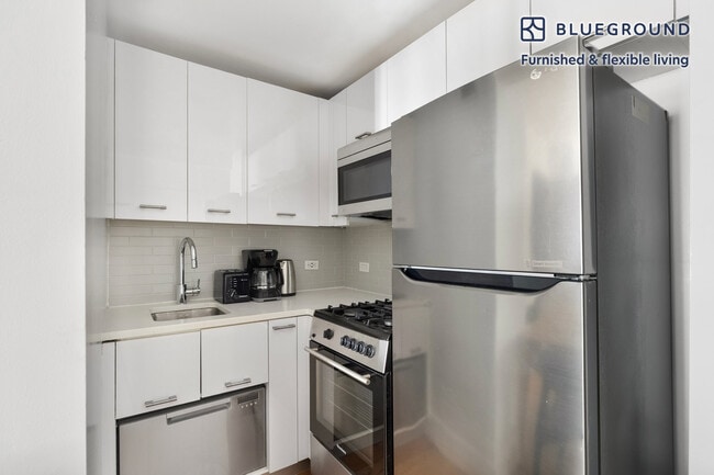 230 E 44th St unit FL4-ID2069, New York, NY 10017 - photo 4