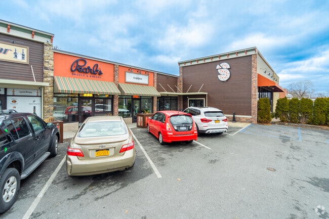 Pearl's Bagels and Bakery is one of many restaurants found in Buckingham Lake-Crestwood.