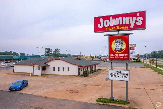 Johnny's Pizza is a local chain that offers classic and specialty pizzas in South Bossier, LA.
