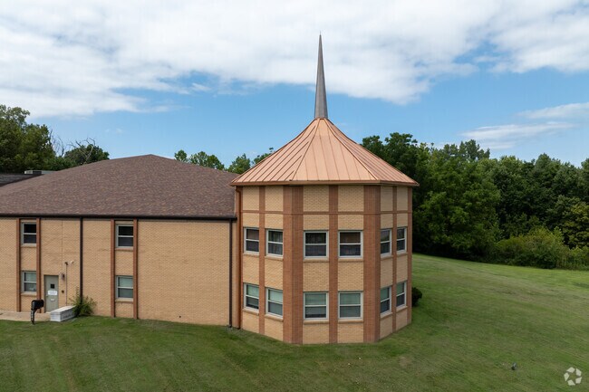 St. Louis Unified School has a student to teacher ratio of 15:1.