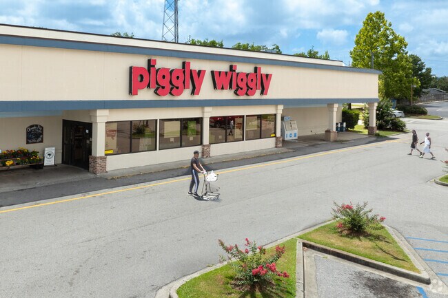 Piggly Wiggly is the local grocery store in Deer Park.