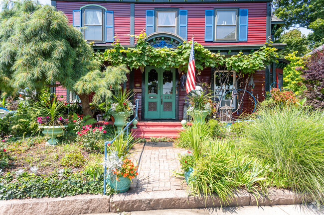 In Williams, CT, explore the elegant front entrance details of Italianate home styles.