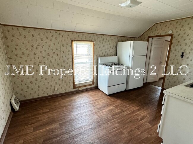 113 W Young St unit 2 Second Floor Unit, Clio, MI 48420 - photo 6