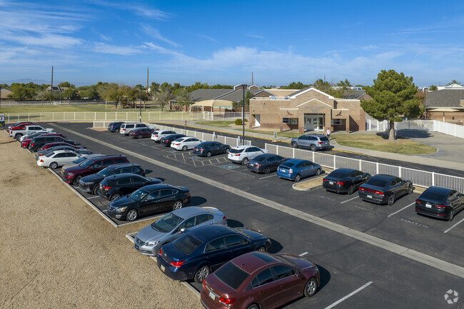 Glendale’s Desert Garden Elementary School is located within a neighborhood.