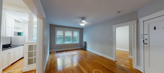 3 Gray Gardens W unit 1, Cambridge, MA 02138 - photo 2