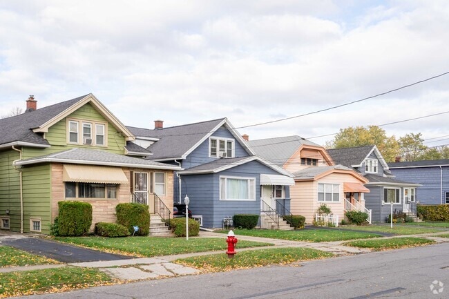 When a home in Kenfield is being offered on the market it sells on average within 11 days.