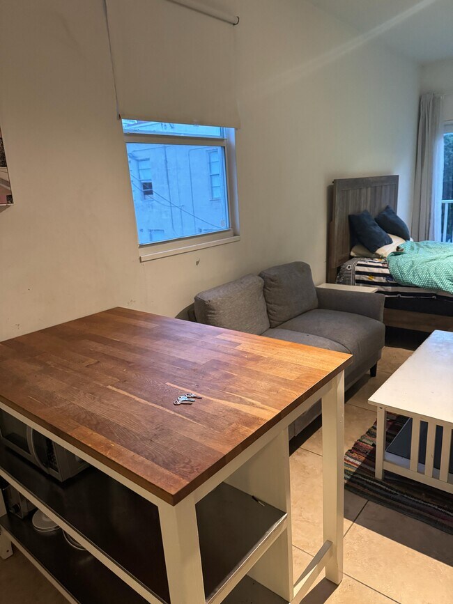 444 SW 3rd St unit 3, Miami, FL 33130 - photo 3