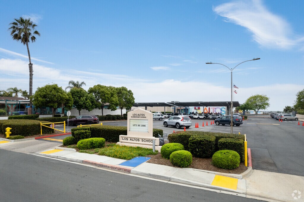 Los Altos Elementary School has vibrant art that encourages creativity and inspiration.