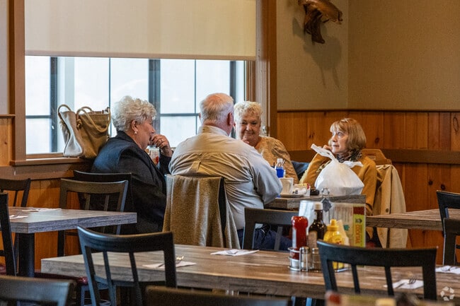 Pier 87 Bar & Grille serves classics along PA‑87 near Plunketts Creek.