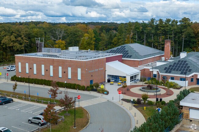 Putnam Middle School shares campus with elementary and high school.