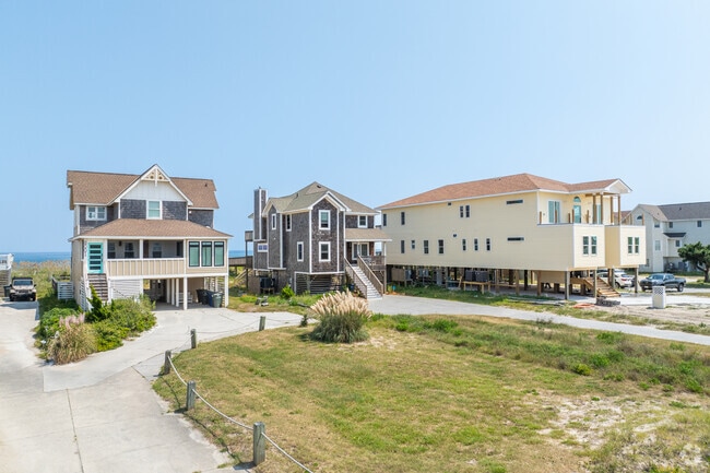 Home sizes vary widely in Whalebone Beach.