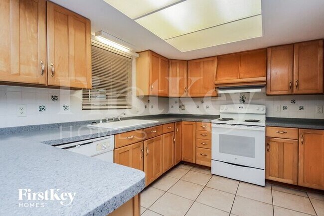 2390 Meadow Ln, Kissimmee, FL 34744 - photo 5