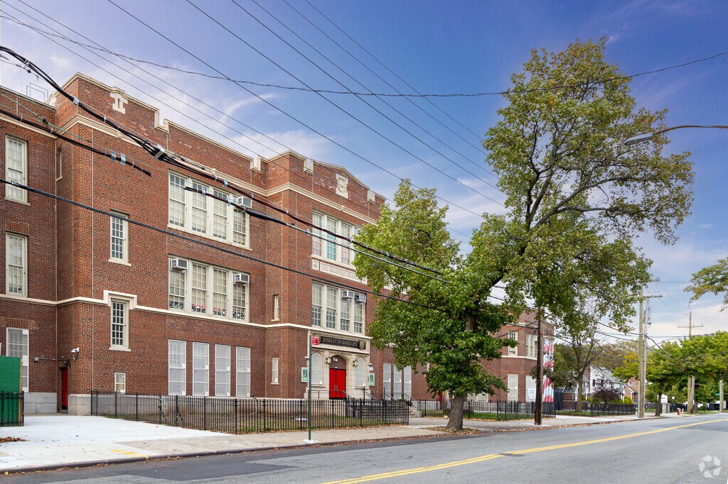 Bardwell is a Public Pre-K & Elementary School in Castleton Corners, Staten Island, NY