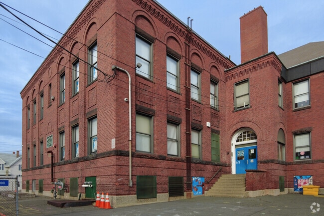 Aborn Elementary School in Lynn has an overall grade of C- on Niche.