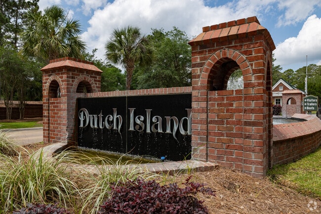 Dutch Island residents enjoy privacy and tranquility.