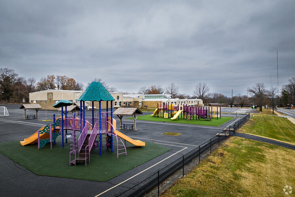 Mesnier Primary School is located in St Louis, MO