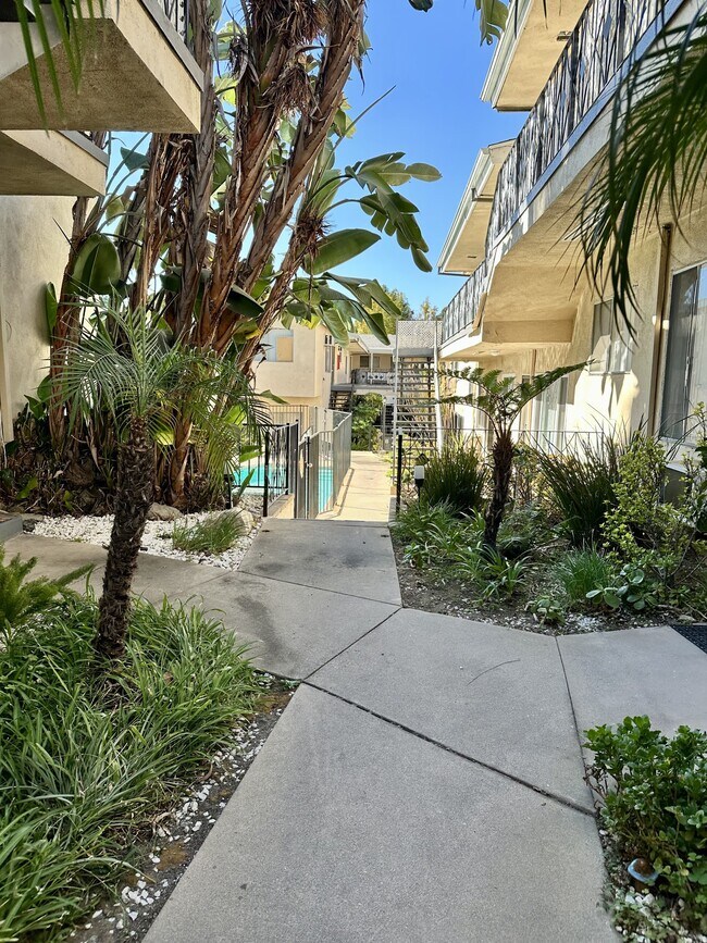 4265 Colfax Ave, Studio City, CA 91604 - photo 4