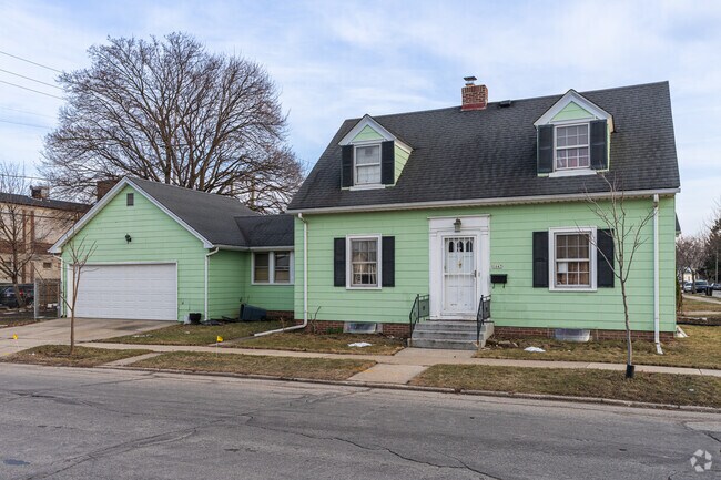 Colorful Cape Cods are a common sight in the 14th Ward.