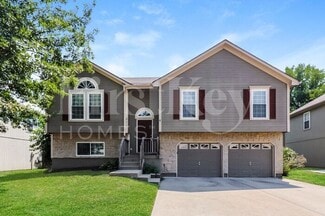 311 SW Creek Ridge Dr, Grain Valley, MO 64029