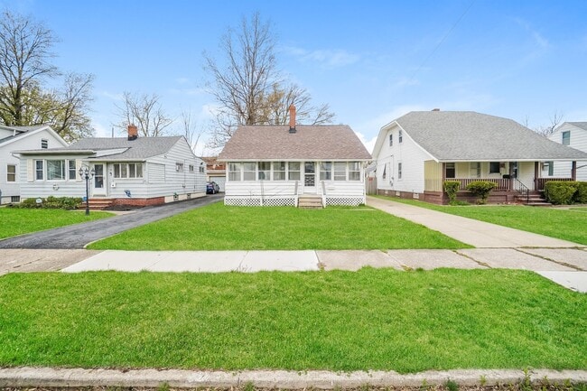 19431 Tyronne Ave, Cleveland, OH 44119 - photo 2